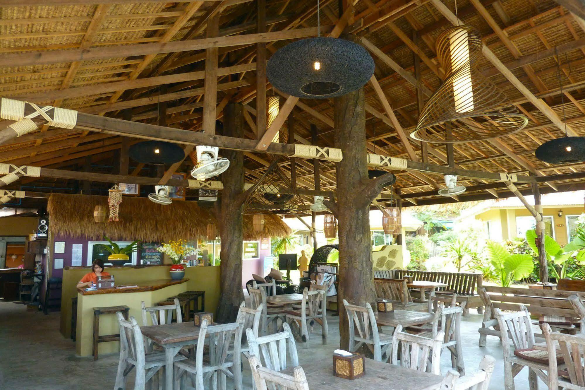 Lanta Castaway Beach Resort Ко-Ланта Екстер'єр фото